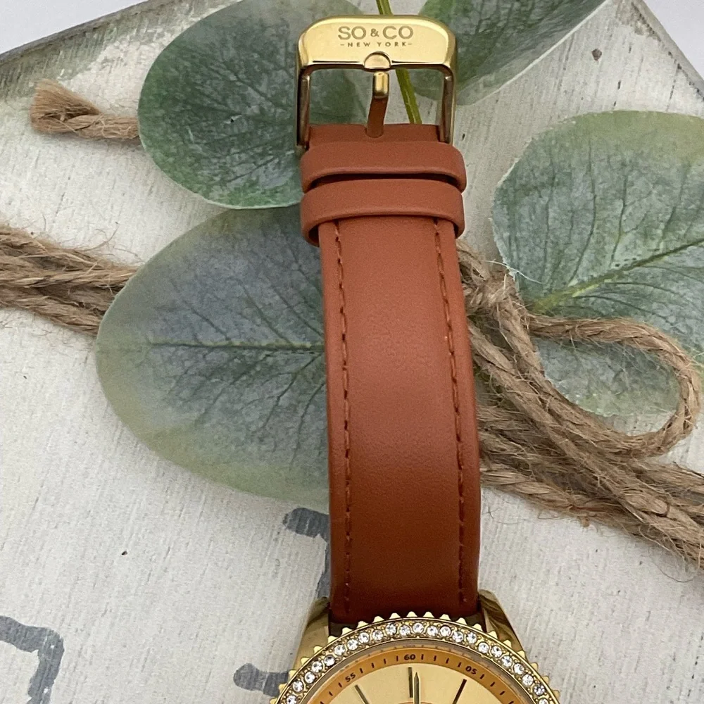 Gold Watch with Brown Leather‎ Strap